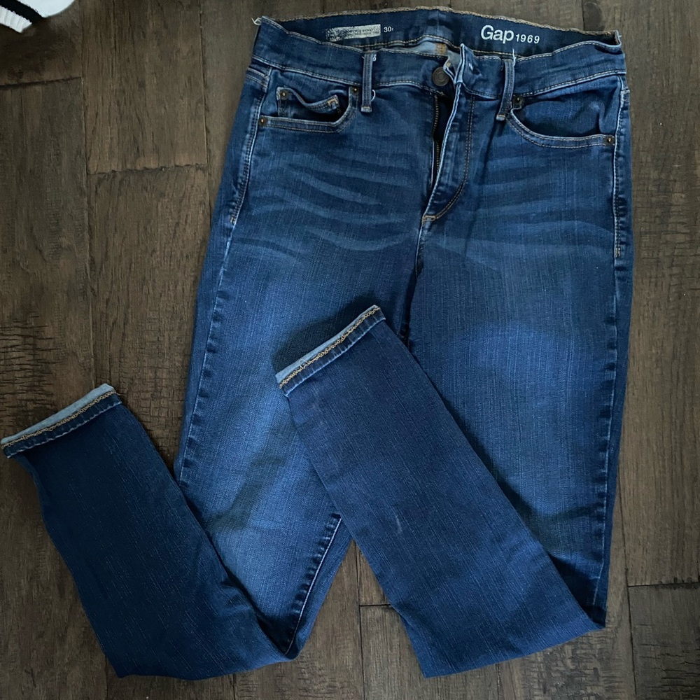 GAP skinny jeans!